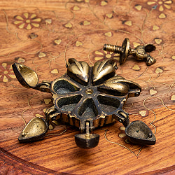 ブラス製 孔雀のクムクムボックス 直径：7.5cm程度 - サブ4