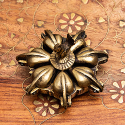 ブラス製 孔雀のクムクムボックス 直径：8.5cm程度 - サブ2