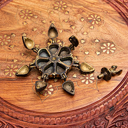 ブラス製 孔雀のクムクムボックス 直径：8.5cm程度 - サブ3