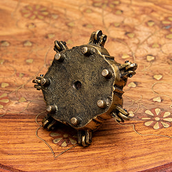 ブラス製 孔雀のクムクムボックス 直径：8.5cm程度 - サブ4