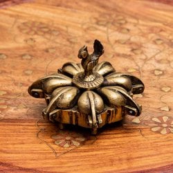 ブラス製 孔雀のクムクムボックス 直径：8.5cm程度(MTR-DCR-503)