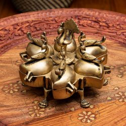 ブラス製 孔雀のクムクムボックス 直径：12cm程度(MTR-DCR-504)