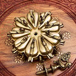 ブラス製 孔雀のクムクムボックス 直径：14.5cm程度 - サブ5