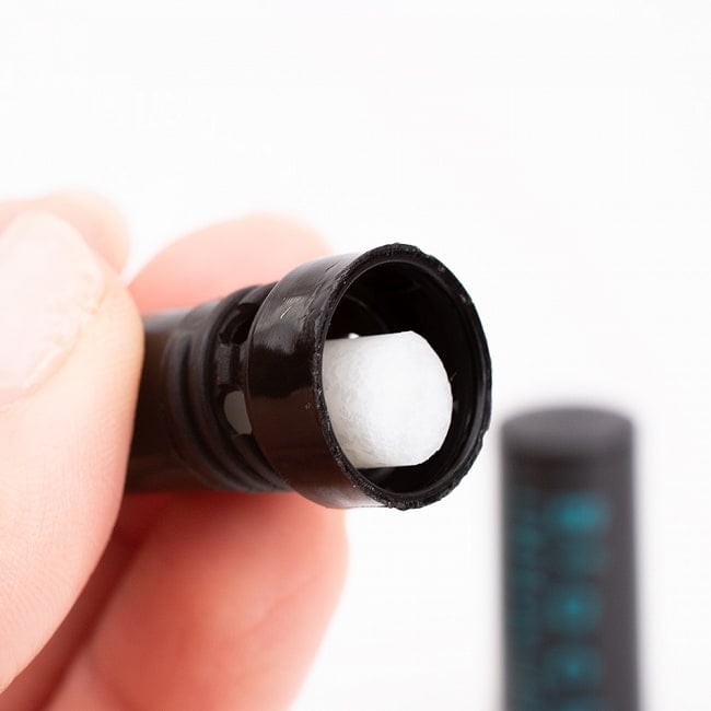 ヤードム　Black INHALER　タイの定番！鼻スースー  6 - スティックの中に入れます