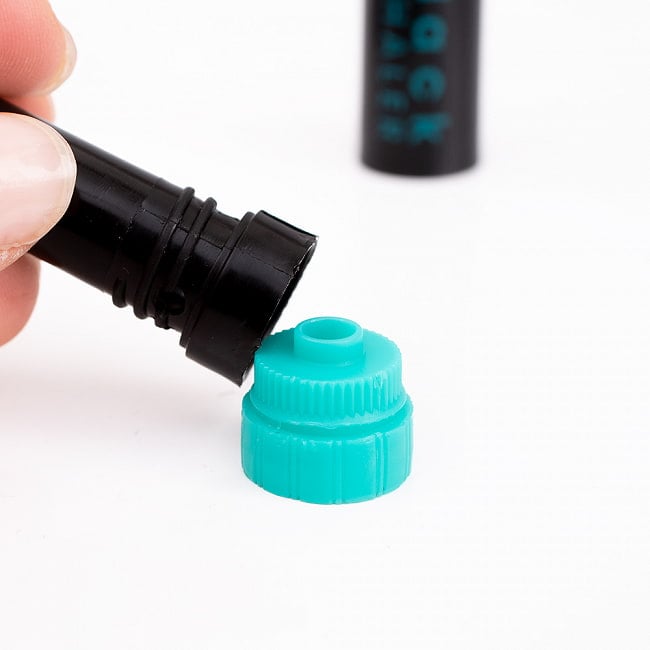 ヤードム　Black INHALER　タイの定番！鼻スースー  7 - 組み立てていきます