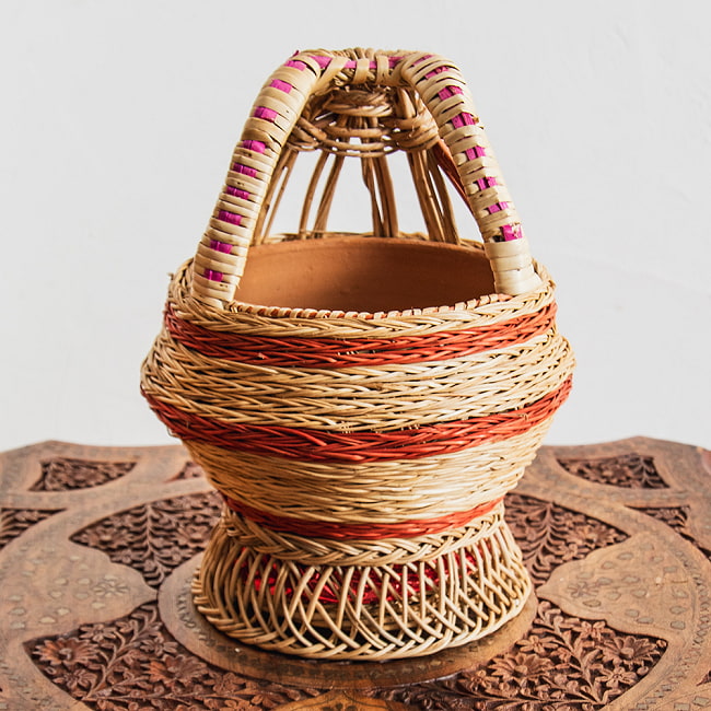 カングリ - カシミール地方伝統の火鉢 kangriの写真1枚目です。カシミールで今でも実用されてる携帯暖炉です。暖炉,かいろ,カイロ,火ばち,kanger,kangid,kangir