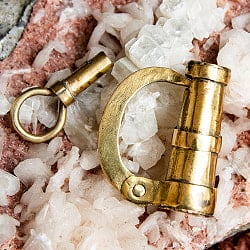 開け方が分からない？　ネパールの不思議な形の南京錠 - サブ4