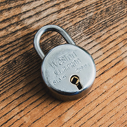 インドの南京錠 Weston T-20  4cm x 2.5cm程度 - サブ2