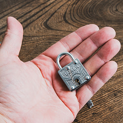 インドの南京錠 Ujala 4cm x 2.8cm程度 - サブ5