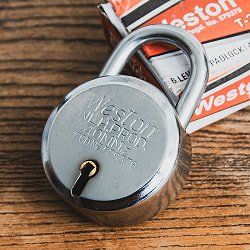 インドの南京錠 Weston T-20 5.5cm x 4cm程度 - サブ2