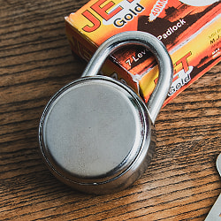 インドの南京錠 JET Gold 6cm x 4cm程度 - サブ3