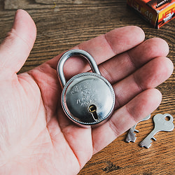 インドの南京錠 JET Gold 6cm x 4cm程度 - サブ5