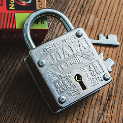 インドの南京錠 UJALA 6.5cm x 4cm程度 - サブ2