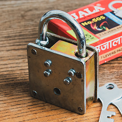 インドの南京錠 UJALA 6.5cm x 4cm程度 - サブ3