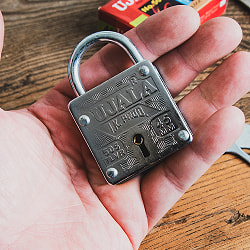 インドの南京錠 UJALA 6.5cm x 4cm程度 - サブ5