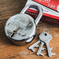 インドの南京錠 Weston T-20 9cm x 5.5cm程度