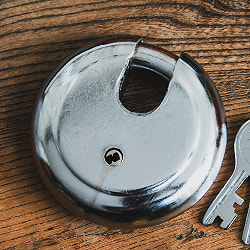 インドの南京錠 ラウンドタイプ SHYAM GYPSY 8.5cm x 8.5cm程度 - サブ3