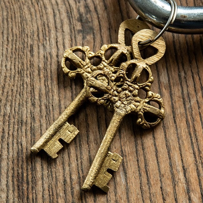 アンティック風南京錠 ガネーシャ＆ラクシュミ 4 - 鍵もアンティーク調です。