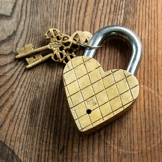 アンティック風南京錠 ガネーシャ＆ラクシュミ 5 - 裏面の様子です。