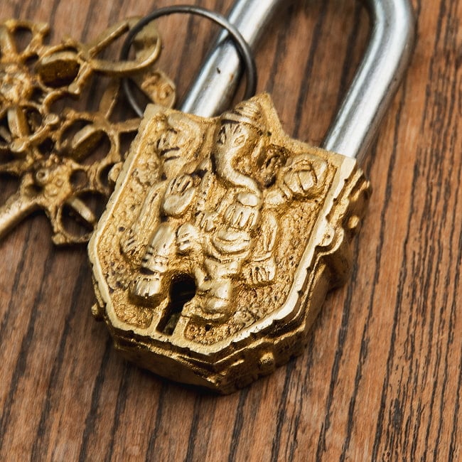アンティーク調 ミニ南京錠 ガネーシャ 3 - 角度を変えてみてみました。立体的な造形です。