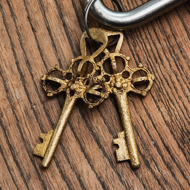 アンティーク調 ミニ南京錠 ドゥルガー 4 - 鍵もアンティーク調です。