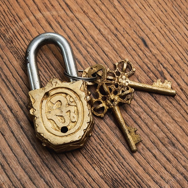 アンティーク調 ミニ南京錠 ドゥルガー 5 - 裏面の様子です。