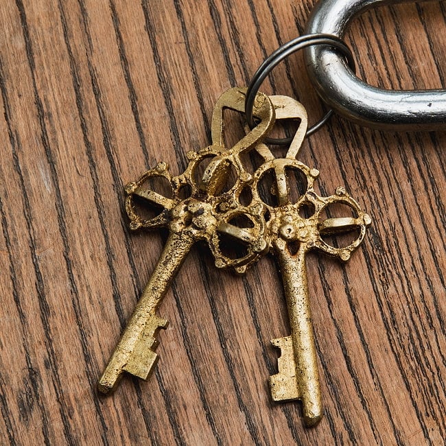 アンティーク調 ミニ南京錠 ラクシュミ 4 - 鍵もアンティーク調です。