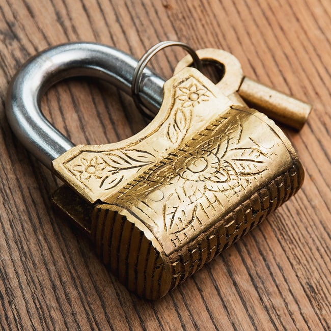 アンティーク調 インドのからくり南京錠 3 - インドらしいデザインです。