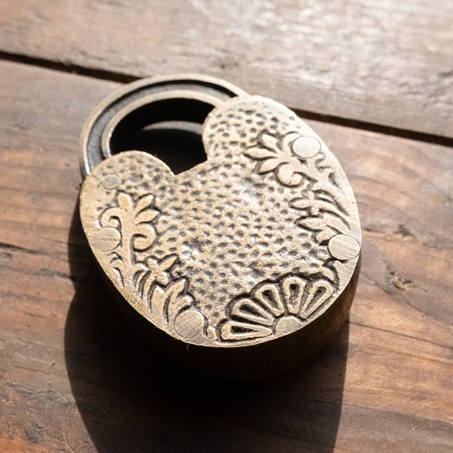 【一点もの】南京錠 エスニックな鍵 2 - 裏面を撮影しました