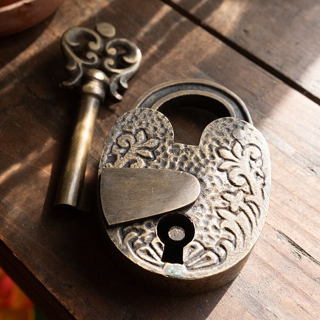【一点もの】南京錠 エスニックな鍵の写真アンティーク,金属パーツ,自作,エスニックパーツ,建築材料