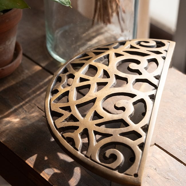 【一点もの】ブラス アジアンアンティック風ドアハンドル 2 - 太陽の光を綺麗に受けて美しく輝きます