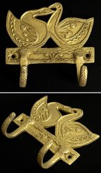 2羽の白鳥の衣類ハンガーの商品写真