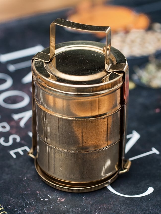 【フルセット】ミニチュア版 インドのキッチンセットの商品写真 3枚目 インドの弁当箱 - ミニチュアの写真です