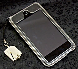 フェザーピアス【両耳ペア】 3 - 同類商品をストラップとして使用した際のイメージ画像です。