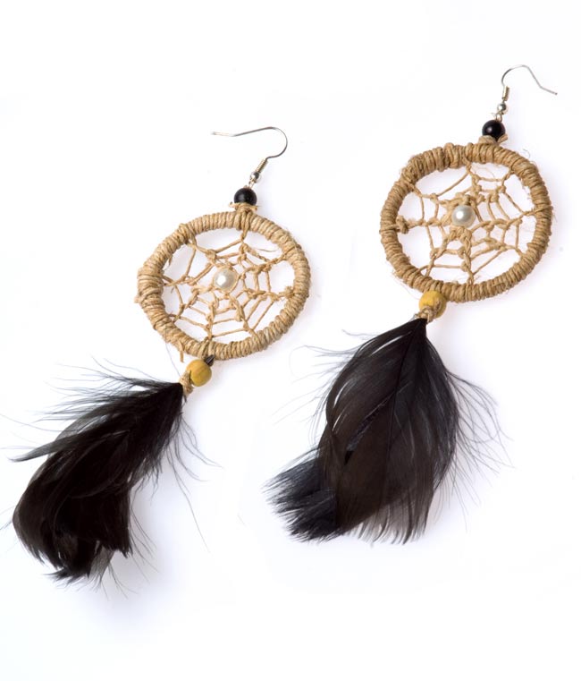ドリームキャッチャーフェザーピアス【黒】の商品写真 1枚目 黒のフェザーがかっこいい!!