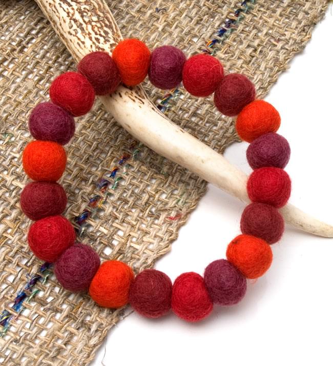 〔35cm〕★犬の首輪・猫首輪★手作りフェルト!ワンにゃんネックレス  - レッド系の商品写真 1枚目 ワンちゃんの、とってもオシャレなワンポイントになる手作りフェルトのまんまるワンちゃんネックレスです!飼い主さんは手首に着けて、お揃いなんていうのも素敵ですね。