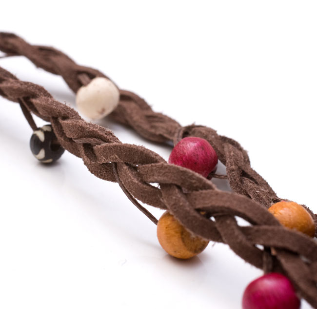 3通り楽しめる!ヒッピーヘアバンド 【茶】の商品写真 3枚目 一部分を拡大してみました。ビーズが可愛いです。