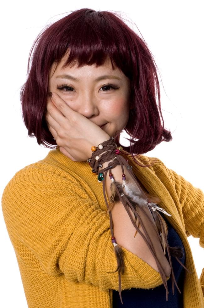 3通り楽しめる!ヒッピーヘアバンド 【茶】の商品写真 8枚目 腕にグルグルしてもGOODです。