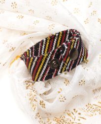 ネパールゲリコットンのボタンブレス　【黒・赤系】の商品写真