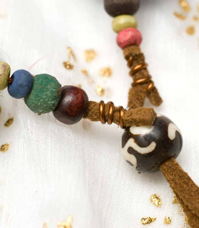 フェルトのボンボンブレス - ミックス 4 - アップにしてみました。針金が通っているので、とてもしっかりした作りになっています。