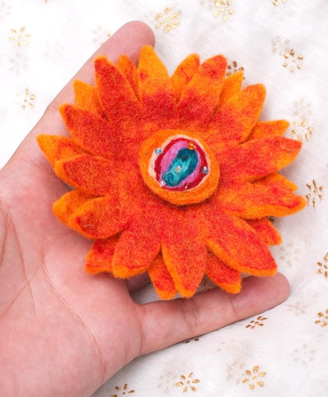 手作りフェルトのお花ブローチ(大) - オレンジ系 の通販 - TIRAKITA.COM