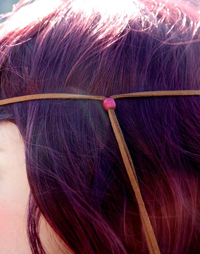 何通りも楽しめる!ヒッピーヘアバンド 【フェルト・赤系】 10 - こんな風に頭に固定します。