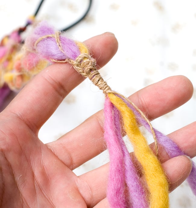 フェルトのヒッピーヘアゴム 【パープル・ピンク系】 3 - 一部をアップにしてみました。ふわふわがとても可愛いです。