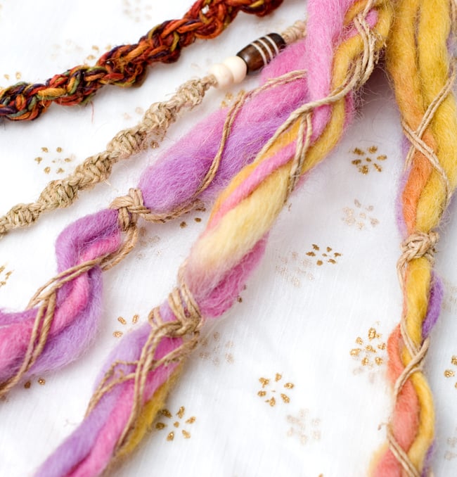 フェルトのヒッピーヘアゴム 【パープル・ピンク系】 4 - 一部をアップにしてみました。ふわふわがとても可愛いです。
