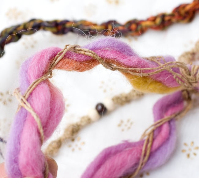 フェルトのヒッピーヘアゴム 【パープル・ピンク系】 6 - ひとつひとつ、手作りのため、色味等異なる場合もございます。ご了承下さい。