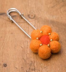 フェルトのお花ブローチ - オレンジの商品写真