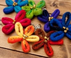 フェルトの大きなお花ブローチ 　キルトピン - 黄×オレンジ - サブ5