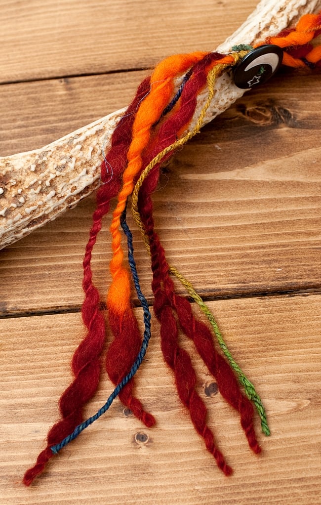 もこもこフェルトのヒッピーヘアバンド - 黄×オレンジ×赤茶系の商品写真 3枚目 フェルトがカラフルでとっても素敵です。