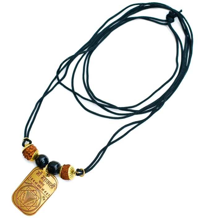 金色のプレート付きカヴァチの写真ブレスレット,ネックレス,カヴァチ,お守り,おまもり