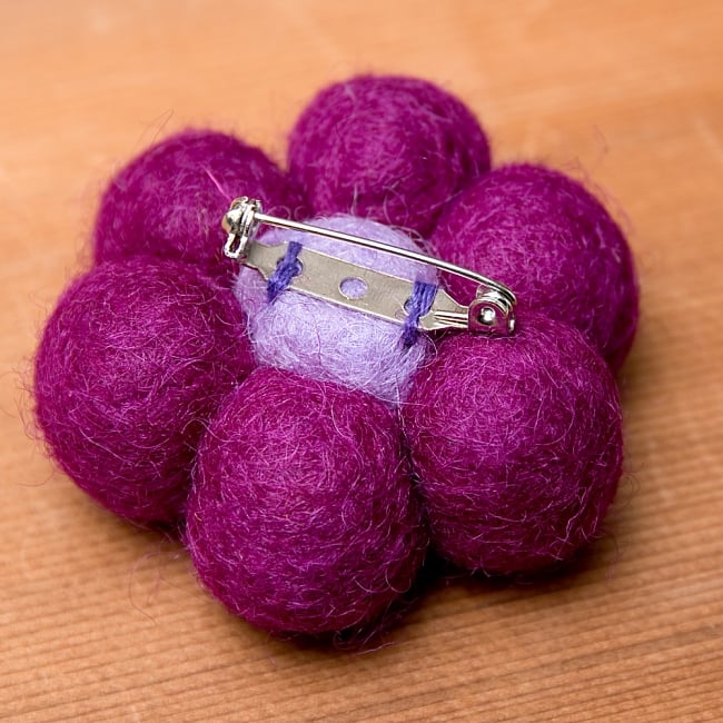 フェルトのお花ブローチ - 紫×藤色 2 - 裏面です。